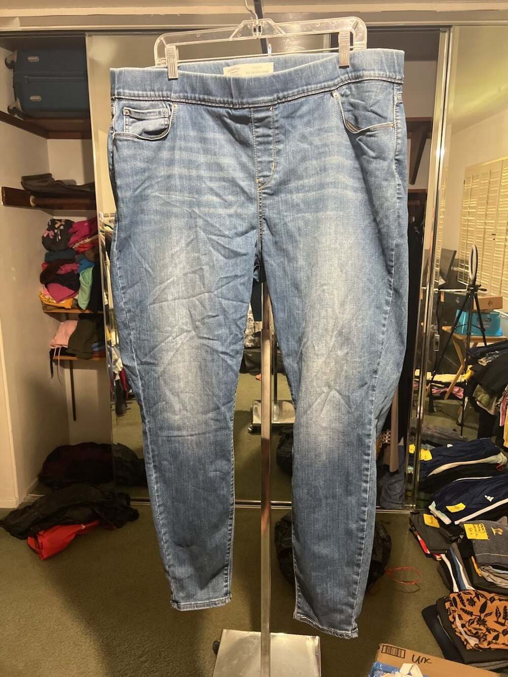 Signature by Levi Strauss & Co. Shaping Pull-On Super Skinny Jeans Size 22 W36